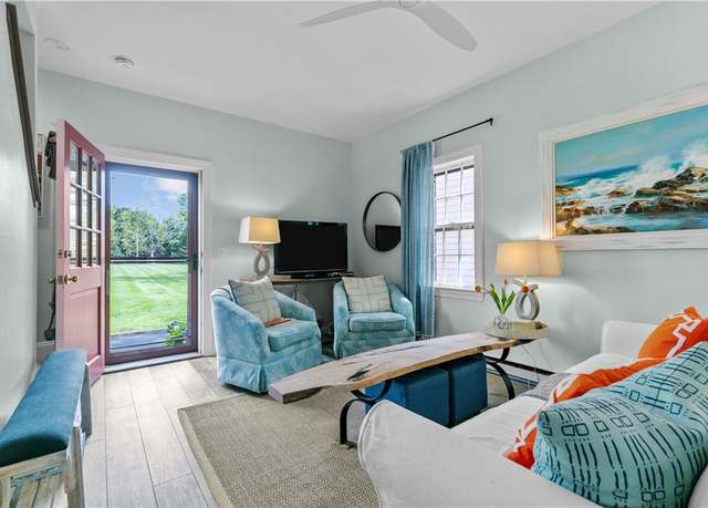 Property at 97 Narragansett Ave Unit C4, Newport, RI 02840, 2 beds, 1 bath