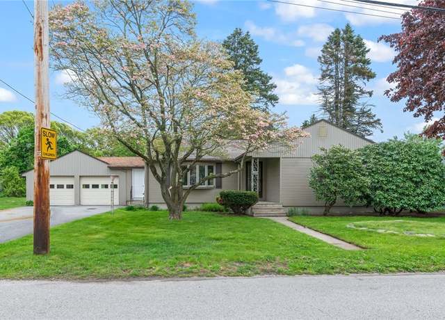 Property at 200 Glen Dr, Warwick, RI 02886, 3 beds, 2 baths