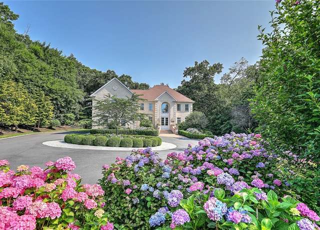 Property at 33 Susan Dr, Cumberland, RI 02864, 4 beds, 3.5 baths