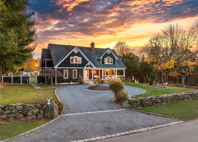 Property at 4 Pokanoket Trl, Warren, RI 02885, 4 beds, 3.5 baths