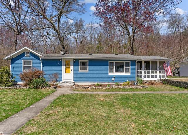 Property at 42 Woodland Ave, Smithfield, RI 02917, 2 beds, 1 bath