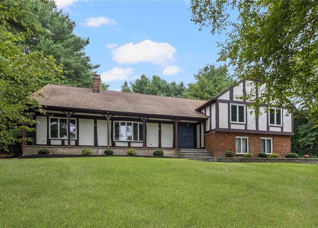 Property at 10 Abbott Valley View Dr, Cumberland, RI 02864, 4 beds, 2.5 baths