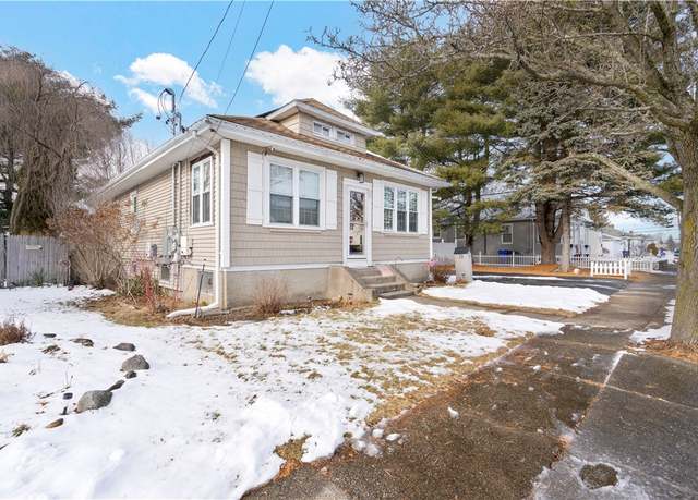 Property at 33 Woodhaven Rd, Pawtucket, RI 02861, 3 beds, 2 baths