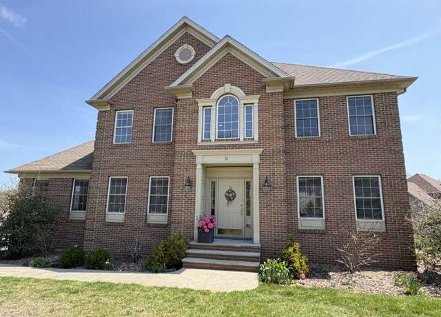 Property at 31 Millers Brook Dr, Cumberland, RI 02864, 3 beds, 2.5 baths