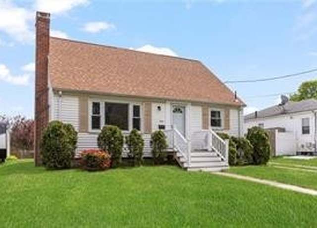 Property at 334 Magnolia St, Cranston, RI 02910, 4 beds, 1.5 baths