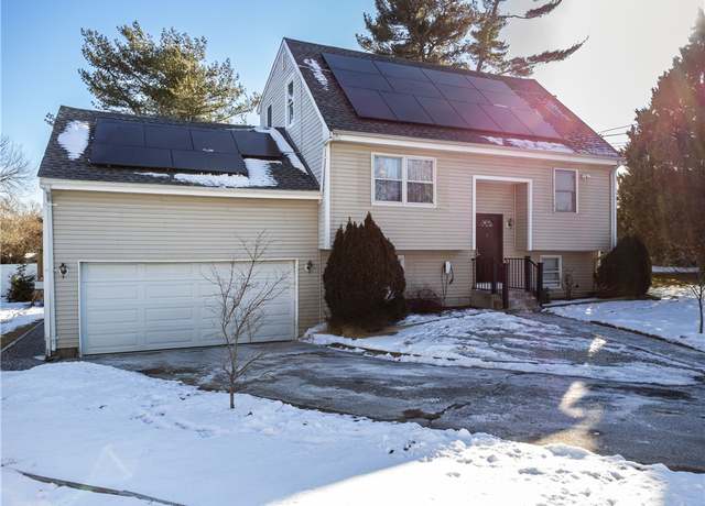 Property at 7 Jill Ct, East Providence, RI 02915, 4 beds, 3.5 baths