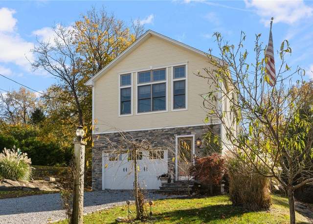 Property at 85 Frigate St, Jamestown, RI 02832, 2 beds, 2.5 baths