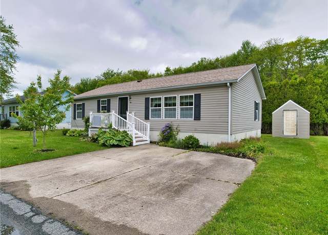 Property at 40 Songbird Ln, Tiverton, RI 02878, 2 beds, 2 baths