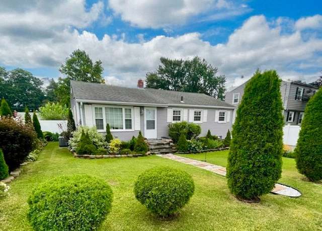 Property at 11 Nickerson St, Cranston, RI 02910, 1 bed, 2 baths