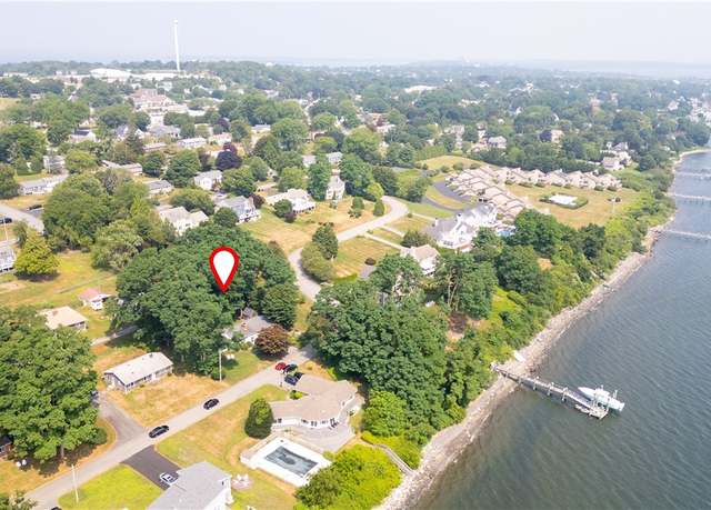 Property at 30 Johnnycake Ln, Portsmouth, RI 02871, 3 beds, 2 baths