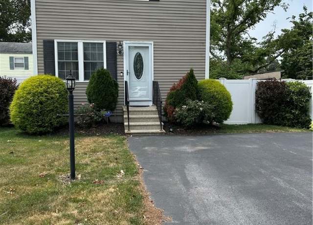Property at 174 Long St, Warwick, RI 02886, 2 beds, 1 bath