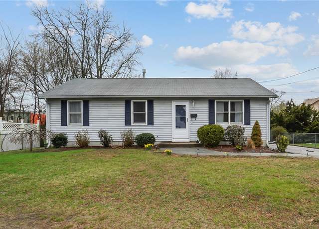 Property at 41 Aborn Ave, Warwick, RI 02888, 3 beds, 1 bath