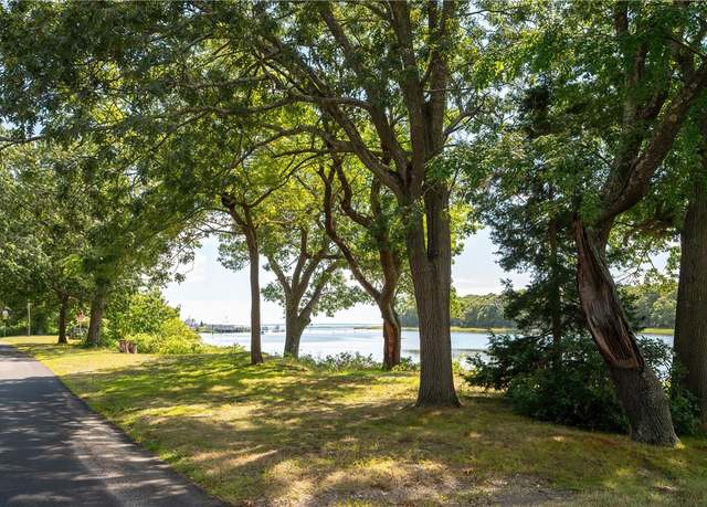 Property at 120 Oakhurst Ave, Warwick, RI 02889, 2 beds, 1 bath