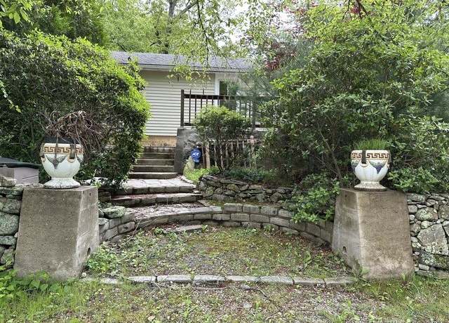 Property at 368 North Stonington Rd, Stonington, CT 06378, 3 beds, 1 bath