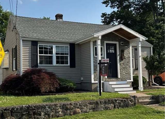 Property at 81 Waumsett Ave, Cumberland, RI 02864, 2 beds, 1 bath