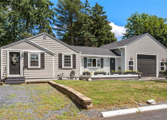 Property at 265 Hunt Ave, Warwick, RI 02886, 3 beds, 1.5 baths