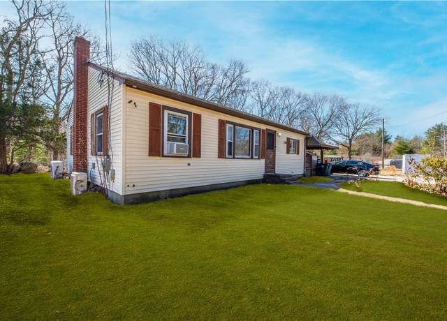 Property at 198 Knotty Oak Rd, Coventry, RI 02816, 2 beds, 1 bath