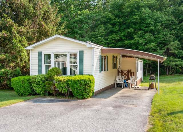 Property at 29 Cantaberry Ln, Coventry, RI 02816, 2 beds, 1.5 baths