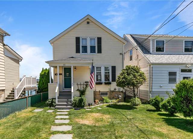 Property at 45 Cedar Ave, Portsmouth, RI 02871, 2 beds, 1 bath