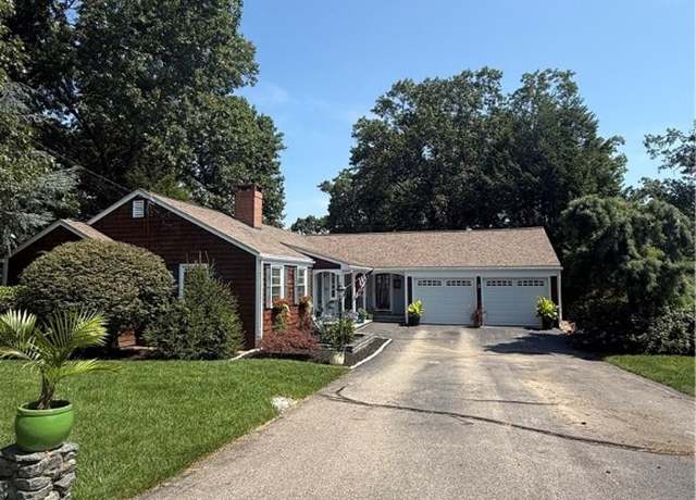 Property at 40 Meredith Dr, Cranston, RI 02920, 3 beds, 1.5 baths