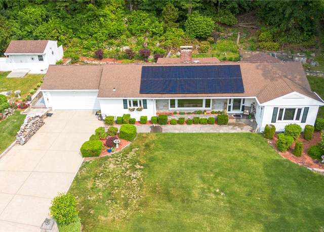 Property at 35 Williams St, Lincoln, RI 02865, 2 beds, 1.5 baths