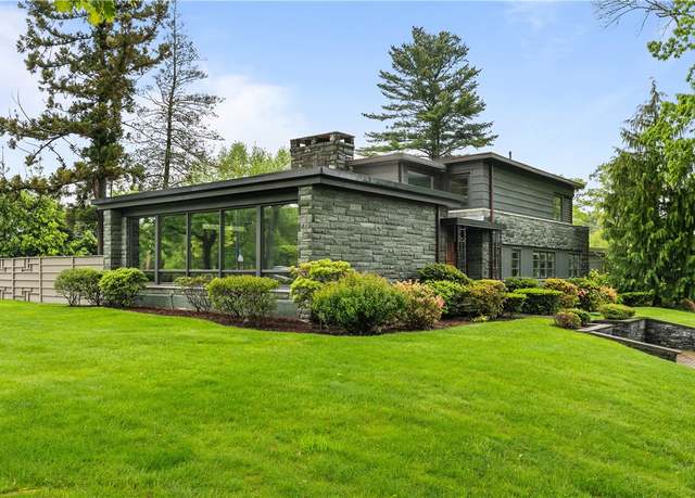 Property at 80 Clarendon Ave, Providence, RI 02906, 5 beds, 4.5 baths