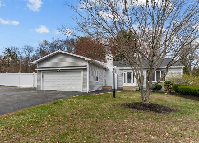 Property at 1 Ivy Pl, Lincoln, RI 02865, 4 beds, 2 baths