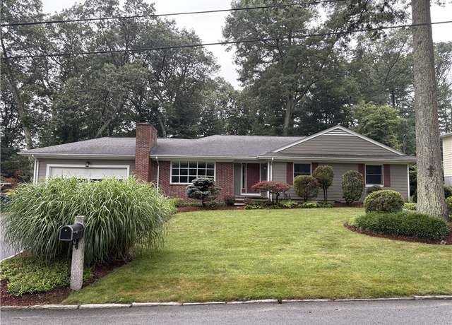 Property at 25 Maplecrest Dr, Smithfield, RI 02828, 3 beds, 2.5 baths
