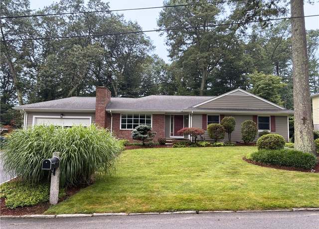 Property at 25 Maplecrest Dr, Smithfield, RI 02828, 3 beds, 2.5 baths