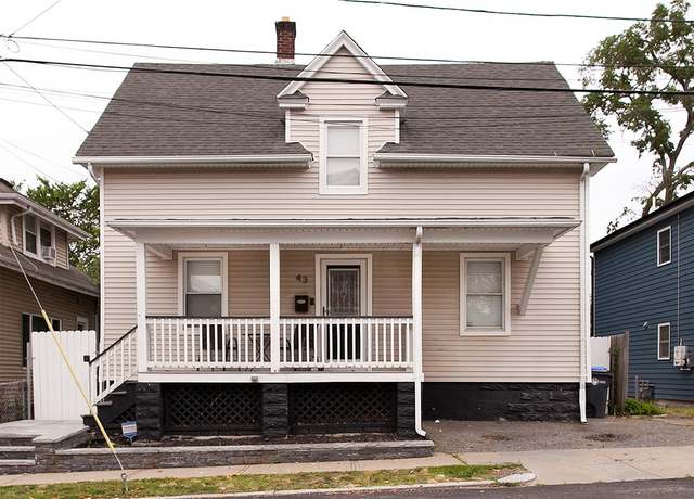 Property at 43 Toronto Ave, Providence, RI 02905, 3 beds, 1.5 baths