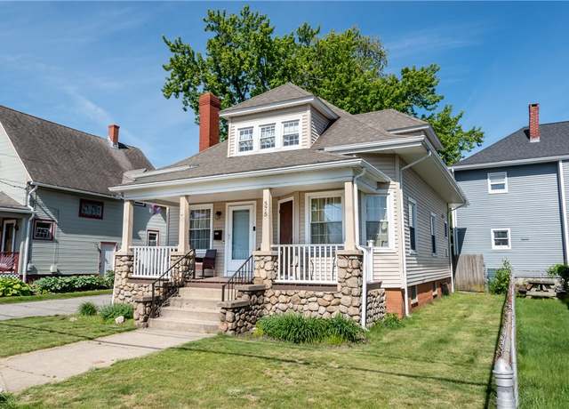 Property at 575 Pontiac Ave, Cranston, RI 02910, 3 beds, 1.5 baths