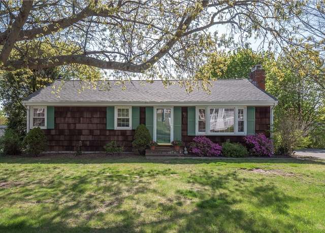Property at 93 Viking Dr, Portsmouth, RI 02871, 3 beds, 1.5 baths
