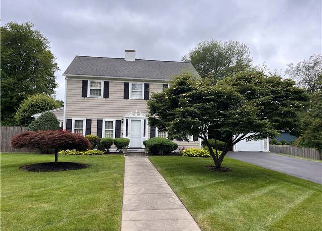 Property at 50 Grandview Ave, Lincoln, RI 02865, 2 beds, 1.5 baths