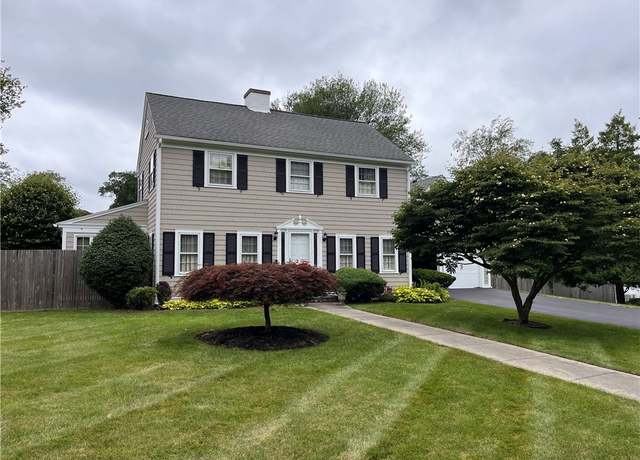 Property at 50 Grandview Ave, Lincoln, RI 02865, 2 beds, 1.5 baths