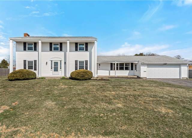 Property at 594 Algonquin Dr, Warwick, RI 02888, 4 beds, 2.5 baths