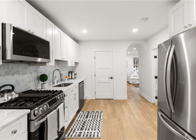 Property at 51 Poplar St Unit 1L, Newport, RI 02840, 1 bed, 1 bath