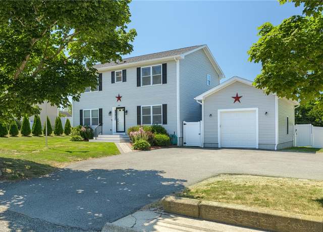 Property at 244 Turnpike Ave, Portsmouth, RI 02871, 3 beds, 2.5 baths