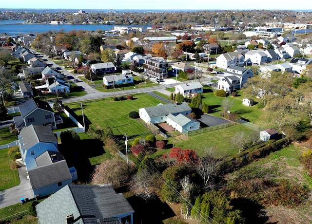 Property at 118 Wolcott Ave, Middletown, RI 02842, 3 beds, 2 baths