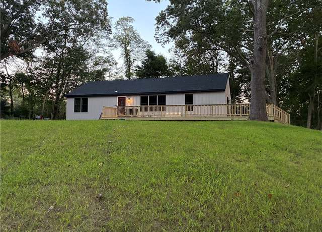 Property at 165 Scrabbletown Rd, North Kingstown, RI 02852, 2 beds, 1 bath