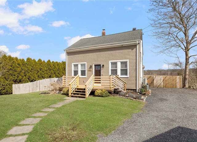 Property at 4588 Main Rd, Tiverton, RI 02878, 2 beds, 1.5 baths