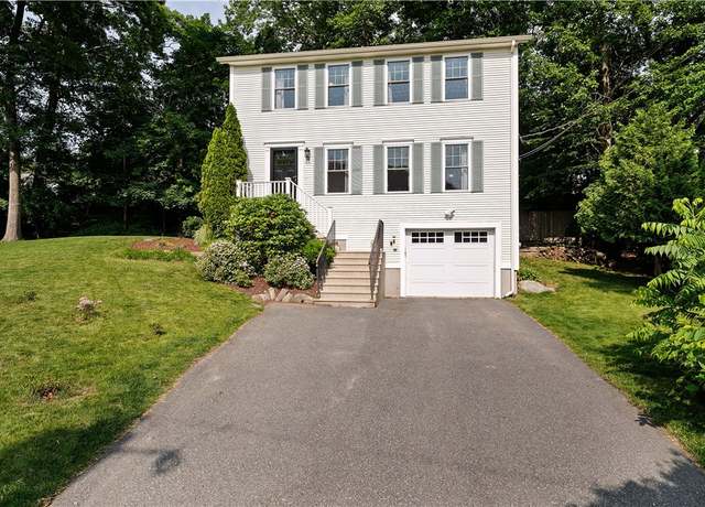 Property at 28 Narragansett Rd, Cumberland, RI 02864, 2 beds, 1.5 baths