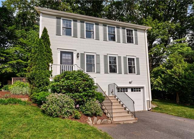 Property at 28 Narragansett Rd, Cumberland, RI 02864, 2 beds, 1.5 baths