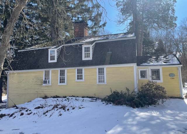 Property at 1300 Middle Rd, East Greenwich, RI 02818, 4 beds, 2 baths