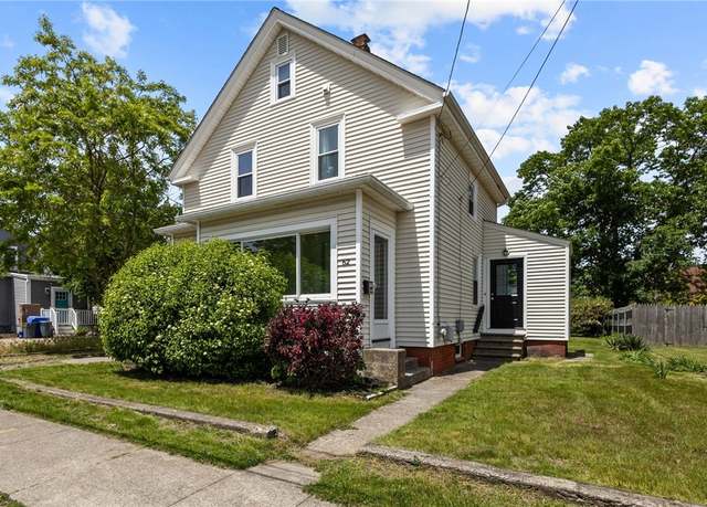 Property at 62 Fenner Ave, East Providence, RI 02915, 3 beds, 1.5 baths