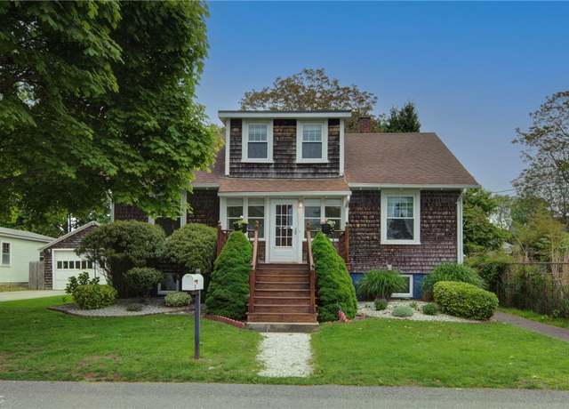 Property at 25 Renfrew Ave, Middletown, RI 02842, 3 beds, 2.5 baths