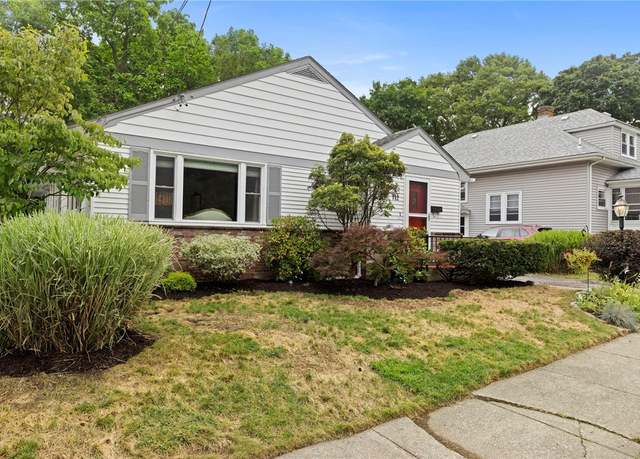Property at 112 Edgewood Blvd, Cranston, RI 02905, 3 beds, 1 bath
