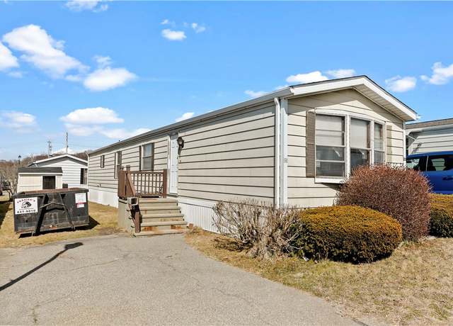 Property at 25 Bayview Park, Middletown, RI 02842, 2 beds, 1 bath