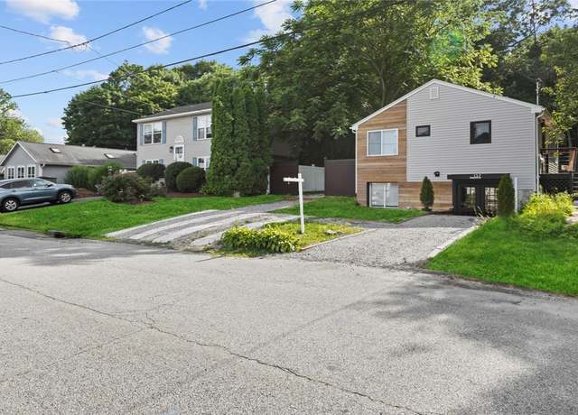 Property at 137 Overlook Dr, Warwick, RI 02818, 3 beds, 1 bath