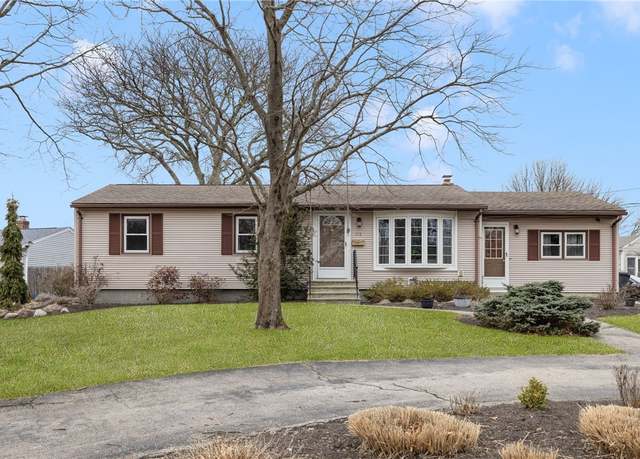 Property at 113 Cove Ave, Warwick, RI 02889, 3 beds, 1 bath