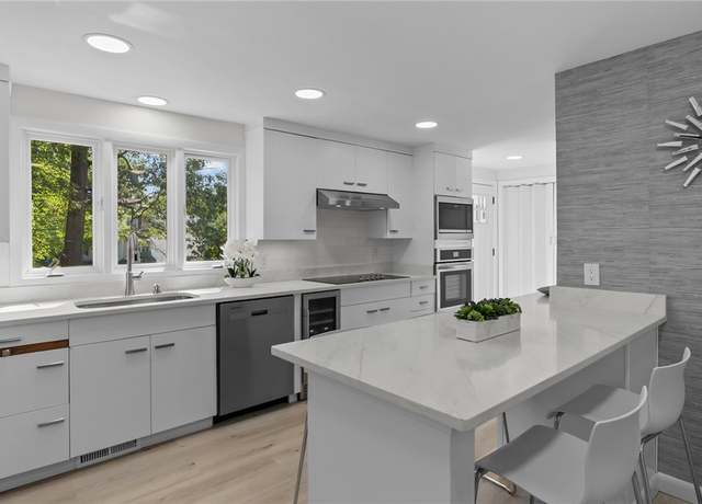 Property at 12 Kenmore Way, Lincoln, RI 02865, 3 beds, 3.5 baths